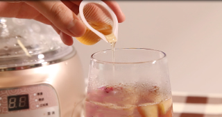 玫瑰燕窝水果茶的做法步骤：8