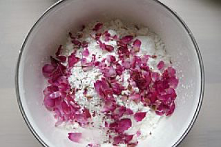 凉拌玫瑰绿豆粉的做法步骤：2